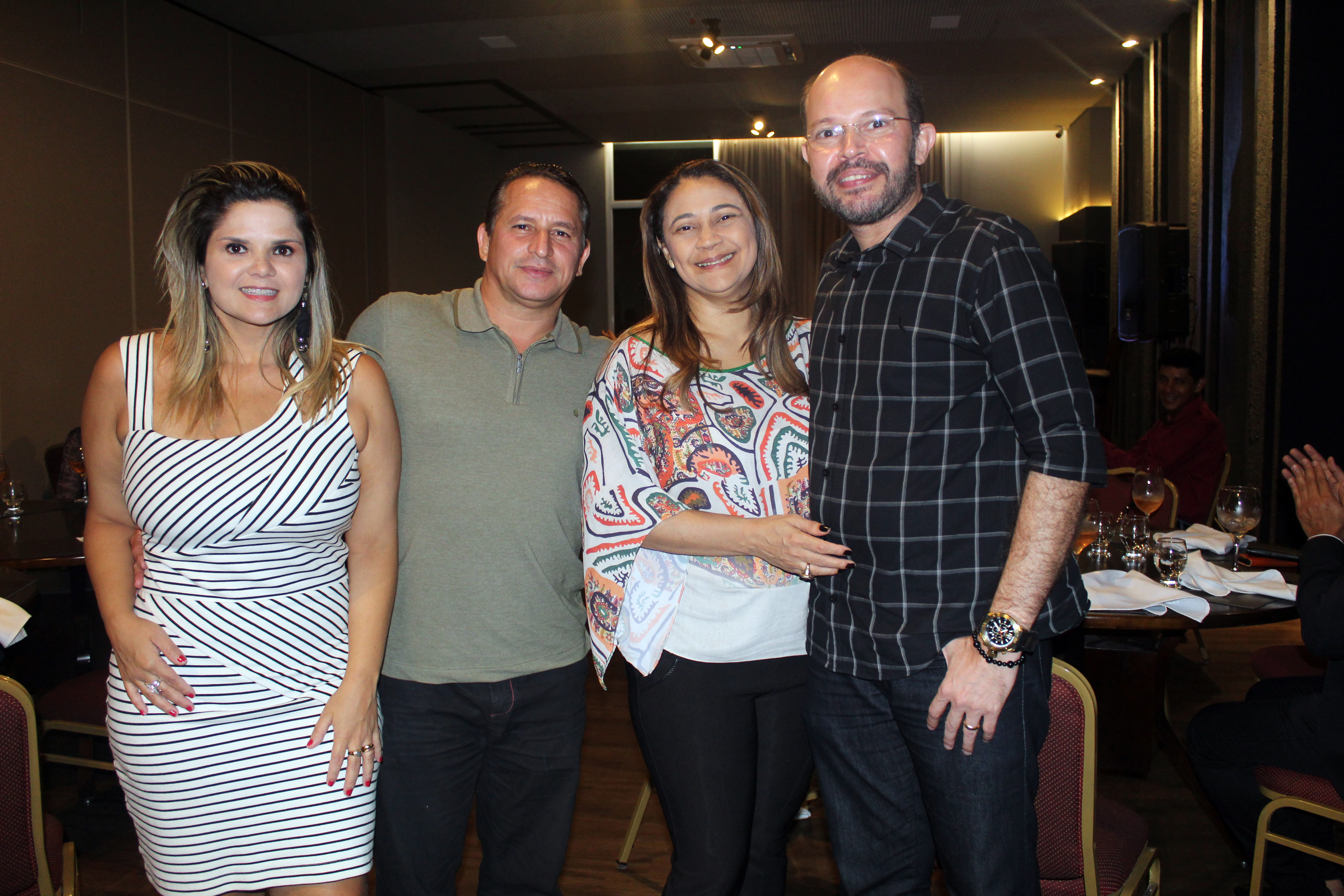 A empresária Maryanne Lopes com o esposo Harlan Barcelar e o casal de empresários Adriana Sá e Abdon Gomide.